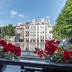 Guestready - Classic Parisian Apartment On Canal Saint Martin